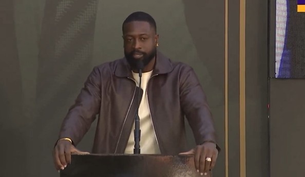 官方网站-韦德：帕特·莱利彻底改变了我的人生 你的传奇是永恒的！