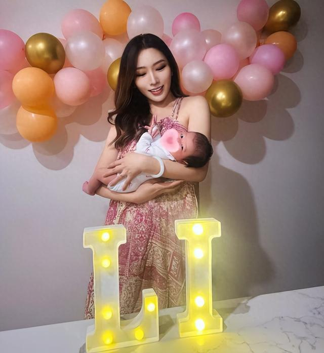 百家乐官网-李弘权一家近照，24岁成巨星，妻子是白富美教师，顶薪没悬念了|上海队|cba联赛|上海男篮|NCAA|nba_新浪体育_新浪新闻